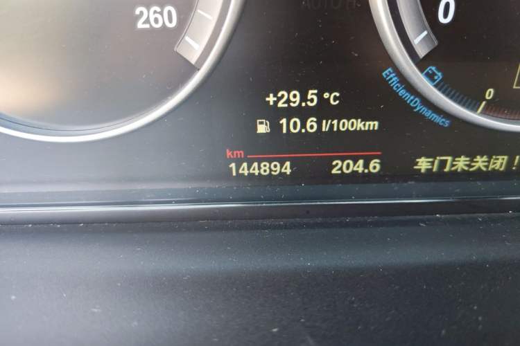 Used BMW 5 Series 2014 528Li Leading Model Odometer Close Up