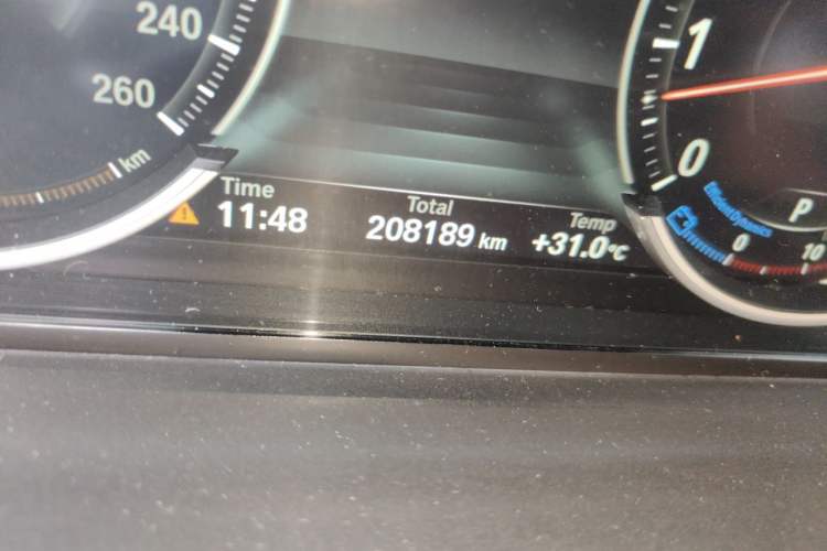 Used BMW 5 Series 2014 535Li Leading Model Odometer Close Up