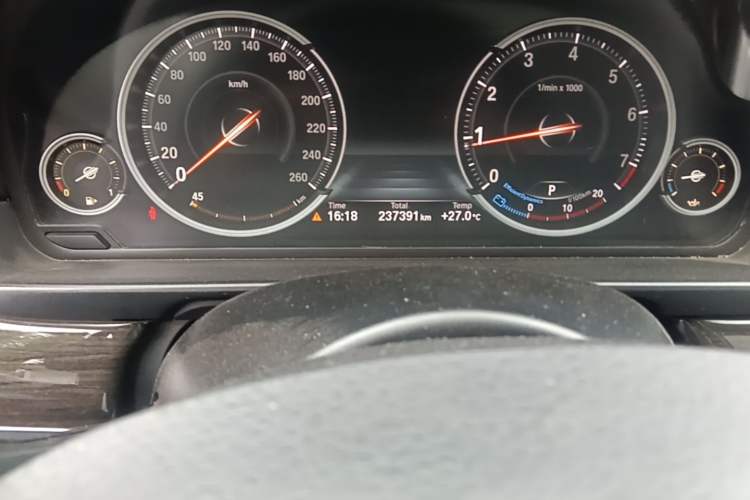 Used BMW 5 Series 2014 525Li Luxury Design Package Odometer Close Up