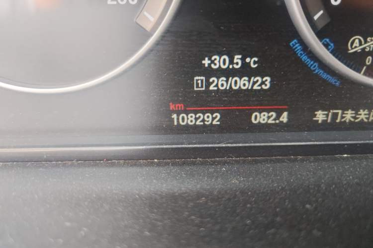 Used BMW 5 Series 2014 520Li Elegant Model Odometer Close Up