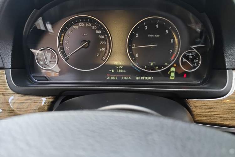 Used BMW 5 Series 2014 525Li Fashion Design Package Odometer Close Up
