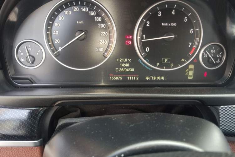 Used BMW 5 Series 2014 520Li Elegant Model Odometer Close Up