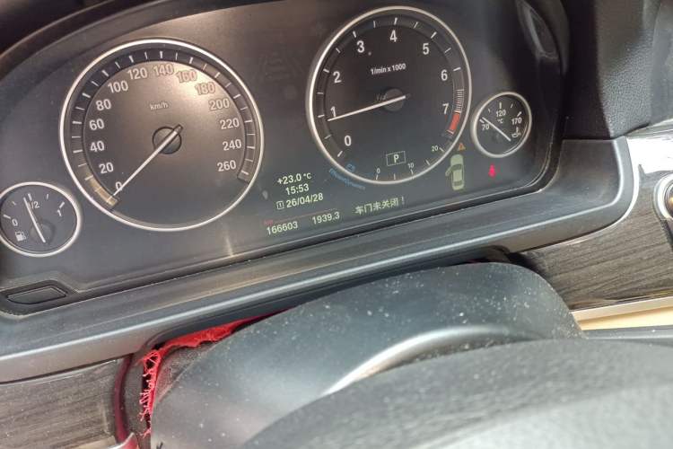 Used BMW 5 Series 2014 525Li Luxury Design Package Odometer Close Up