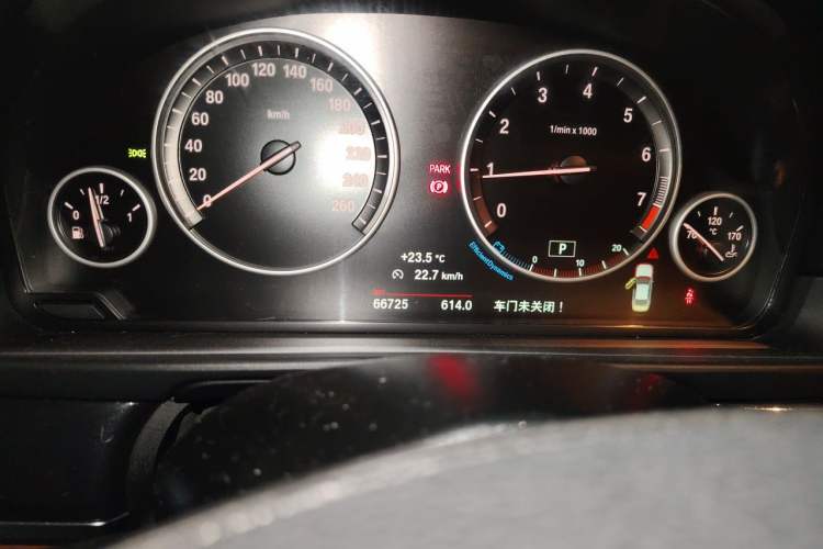 Used BMW 5 Series 2014 520i Elegant Edition Odometer Close Up