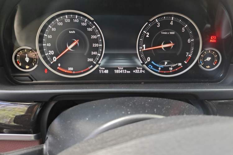 Used BMW 5 Series 2014 528Li Leading Model Odometer Close Up