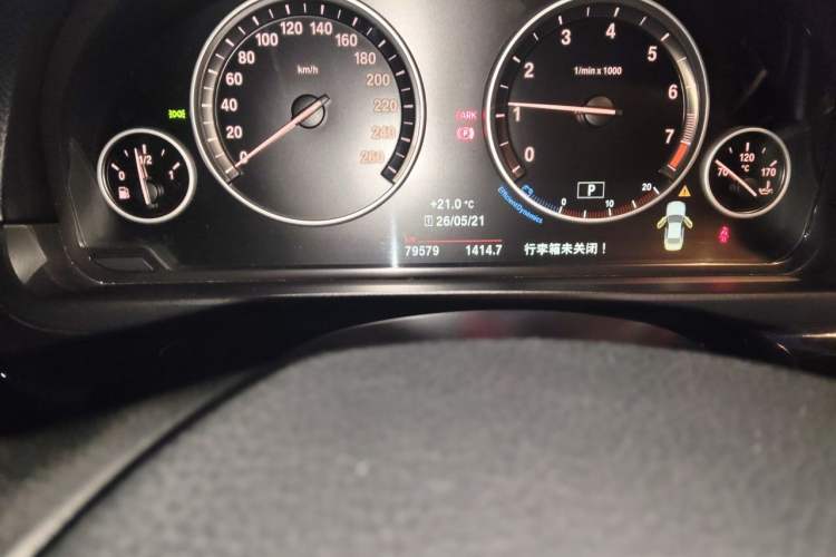 Used BMW 5 Series 2014 525Li Leading Model Odometer Close Up
