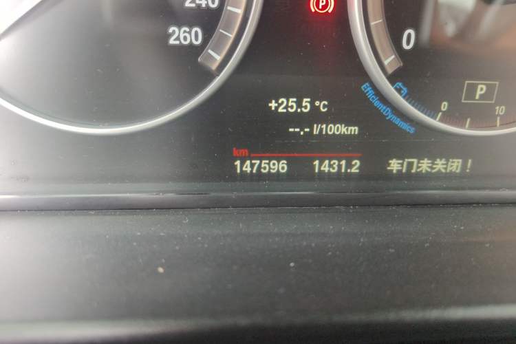 Used BMW 5 Series 2014 525Li Leading Model Odometer Close Up