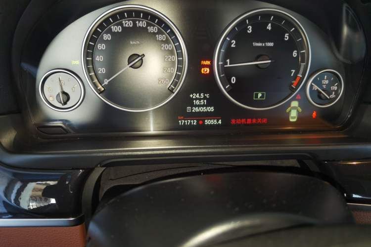 Used BMW 5 Series 2014 520Li Elegant Model Odometer Close Up