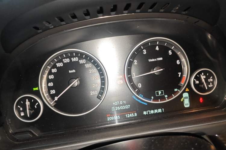 Used BMW 5 Series 2014 525Li Luxury Design Package Odometer Close Up