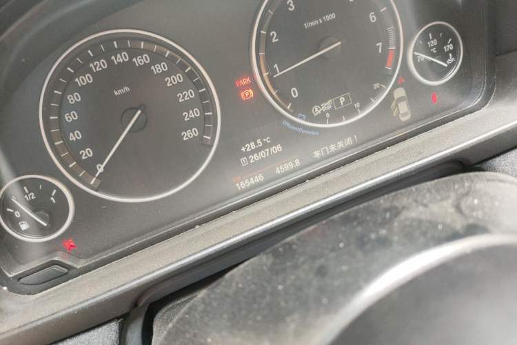 Used BMW 5 Series 2014 520Li Elegant Model Odometer Close Up