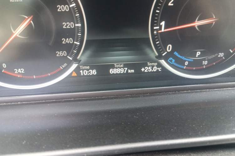 Used BMW 5 Series 2014 525Li Luxury Design Package Odometer Close Up