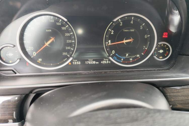 Used BMW 5 Series 2014 525Li Luxury Design Package Odometer Close Up