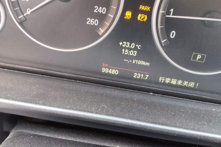 Used BMW 5 Series 2014 525Li Leading Model Odometer Close Up