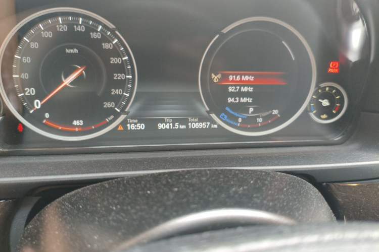 Used BMW 5 Series 2014 525Li Leading Model Odometer Close Up