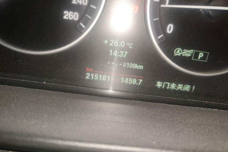 Used BMW 5 Series 2014 520i Elegant Edition Odometer Close Up