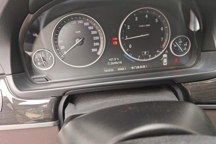 Used BMW 5 Series 2014 525Li Luxury Design Package Odometer Close Up