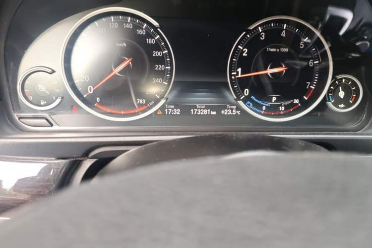 Used BMW 5 Series 2014 525Li Luxury Design Package Odometer Close Up