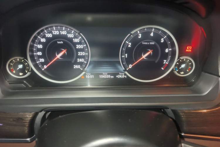 Used BMW 5 Series 2014 525Li Luxury Design Package Odometer Close Up