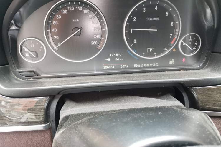 Used BMW 5 Series 2014 525Li Luxury Design Package Odometer Close Up