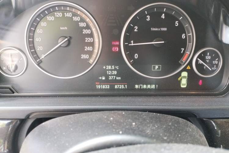 Used BMW 5 Series 2014 535Li Leading Model Odometer Close Up