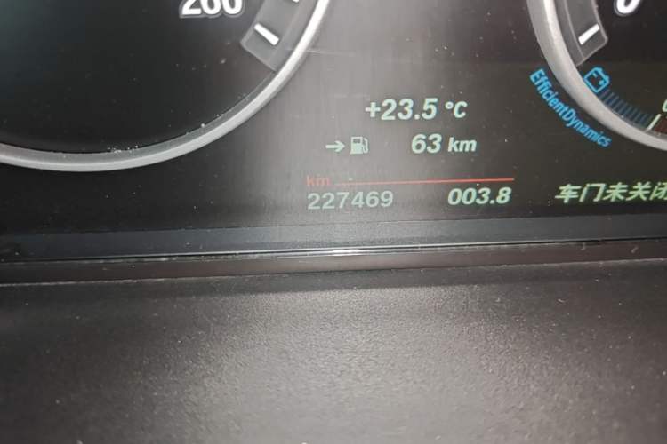 Used BMW 5 Series 2014 520Li Elegant Model Odometer Close Up