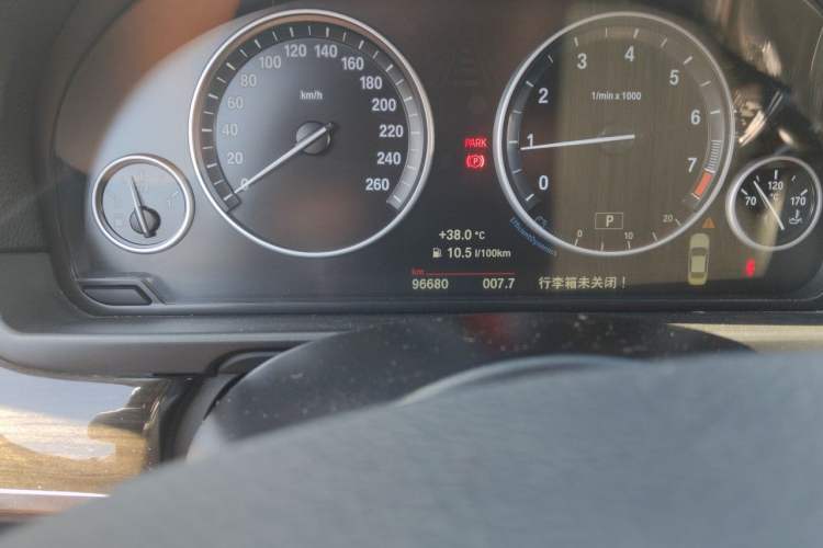 Used BMW 5 Series 2014 525Li Luxury Design Package Odometer Close Up