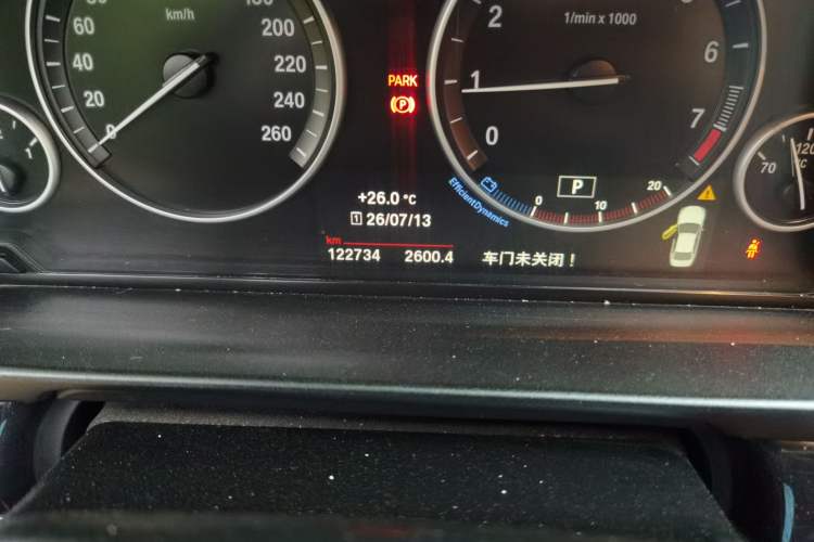 Used BMW 5 Series 2014 520Li Elegant Model Odometer Close Up