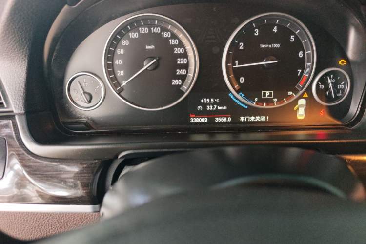 Used BMW 5 Series 2014 525Li Luxury Design Package Odometer Close Up