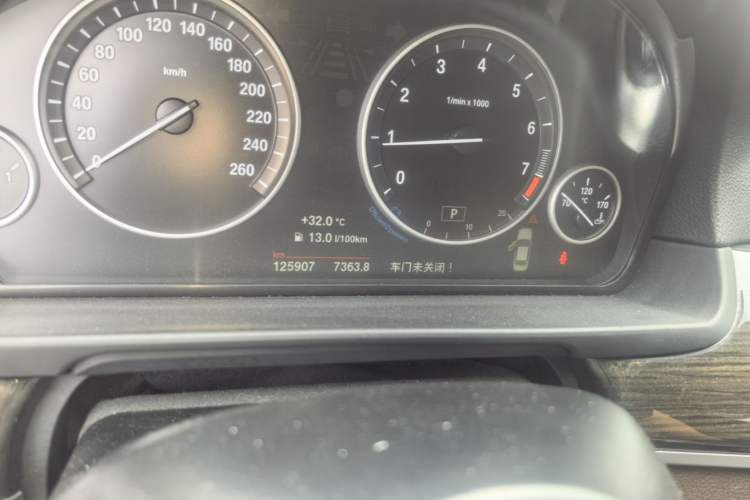 Used BMW 5 Series 2014 525Li Luxury Design Package Odometer Close Up
