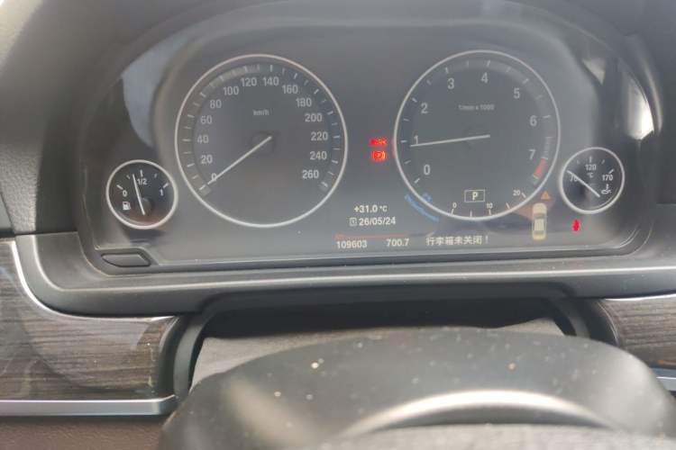 Used BMW 5 Series 2014 525Li Luxury Design Package Odometer Close Up