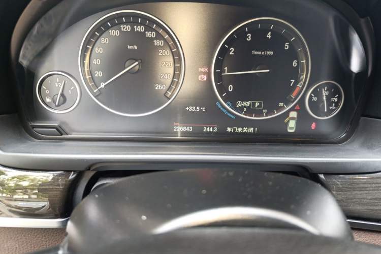 Used BMW 5 Series 2014 525Li Luxury Design Package Odometer Close Up