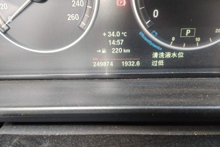 Used BMW 5 Series 2014 525Li Leading Model Odometer Close Up