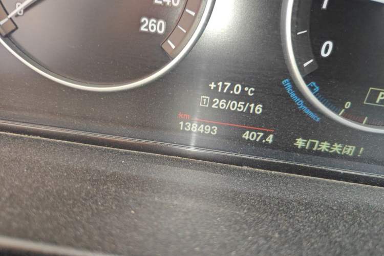 Used BMW 5 Series 2014 525Li Luxury Design Package Odometer Close Up