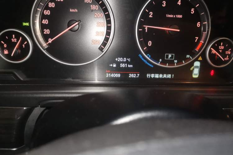 Used BMW 5 Series 2014 525Li Leading Model Odometer Close Up