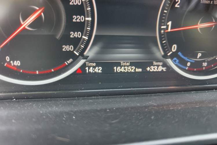 Used BMW 5 Series 2014 525Li Luxury Design Package Odometer Close Up