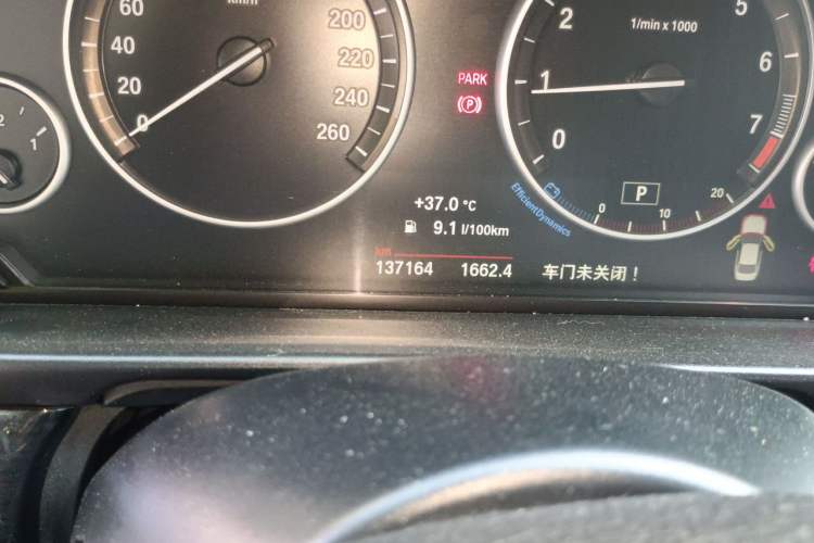 Used BMW 5 Series 2014 525Li Luxury Design Package Odometer Close Up