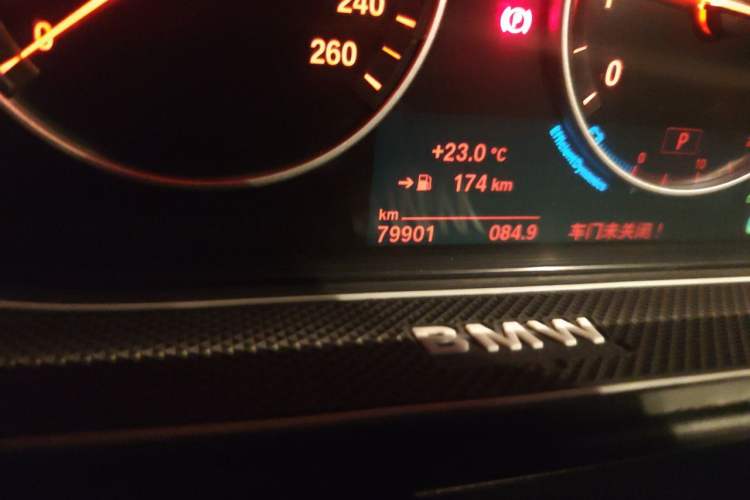 Used BMW 5 Series 2014 525Li Leading Model Odometer Close Up