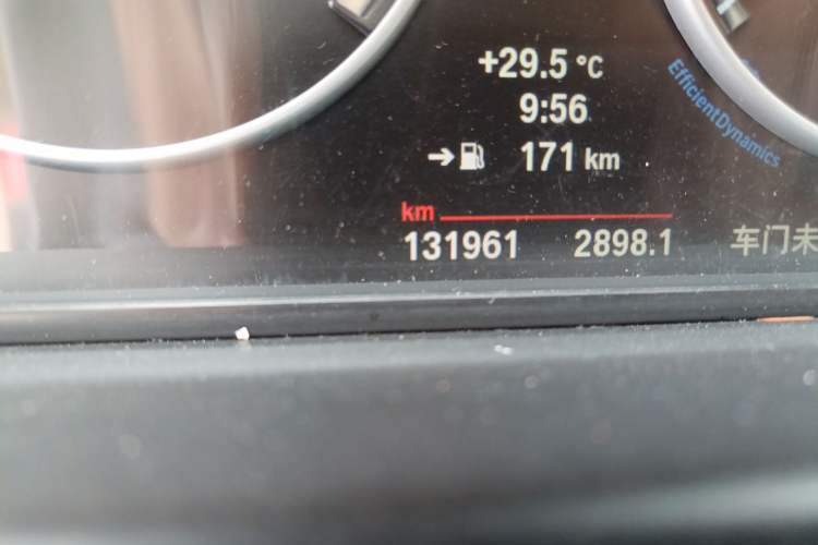 Used BMW 5 Series 2014 520Li Elegant Model Odometer Close Up