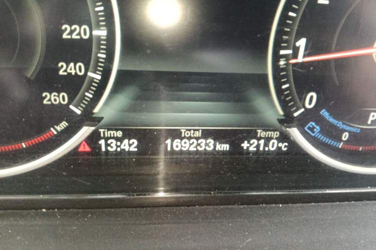 Used BMW 5 Series 2014 525Li Luxury Design Package Odometer Close Up