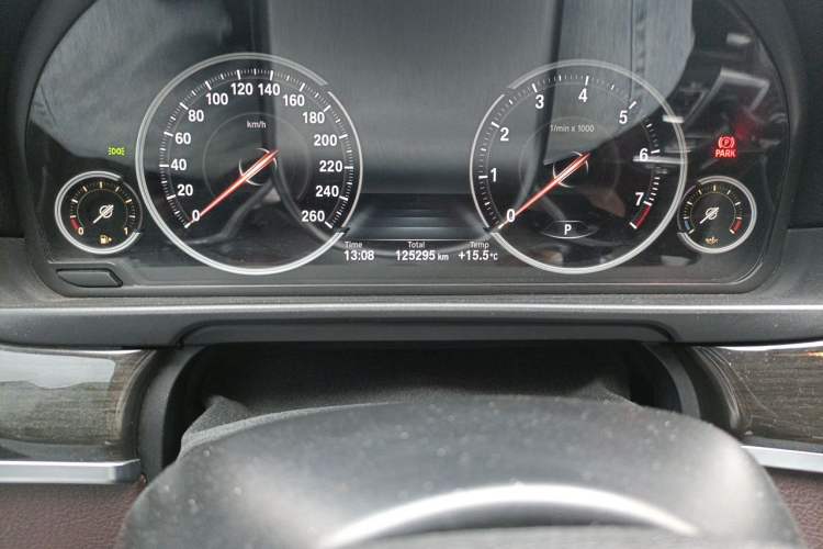 Used BMW 5 Series 2014 525Li Luxury Design Package Odometer Close Up