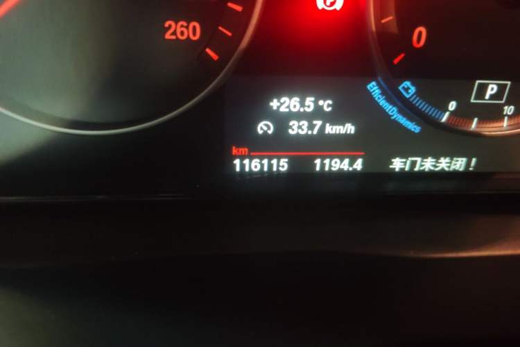 Used BMW 5 Series 2014 525Li Leading Model Odometer Close Up