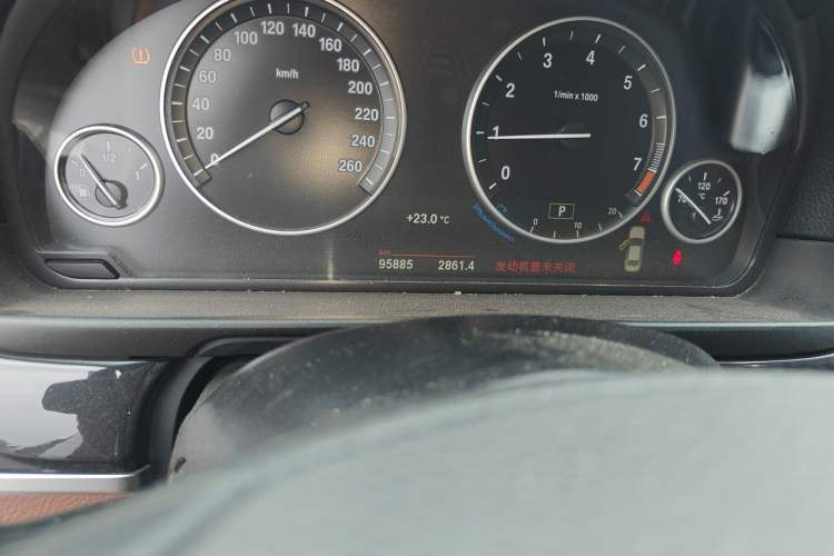 Used BMW 5 Series 2014 520Li Elegant Model Odometer Close Up