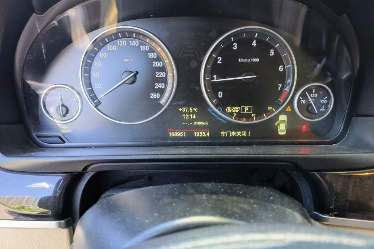 Used BMW 5 Series 2014 525Li Fashion Design Package Odometer Close Up
