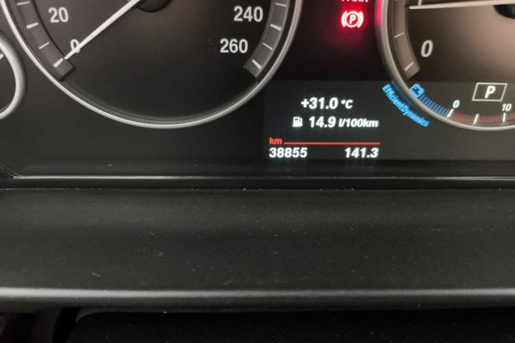 Used BMW 5 Series 2014 520Li Elegant Model Odometer Close Up