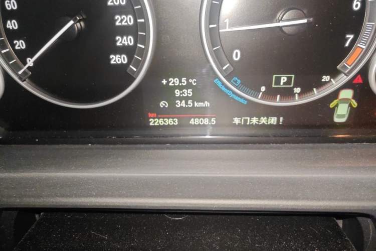 Used BMW 5 Series 2014 520Li Elegant Model Odometer Close Up