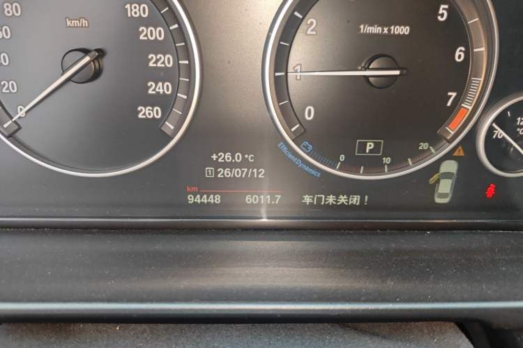 Used BMW 5 Series 2014 520Li Elegant Model Odometer Close Up