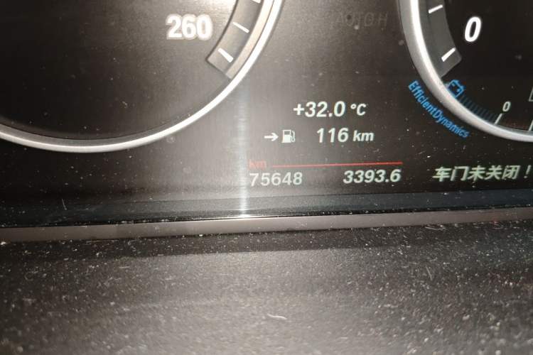 Used BMW 5 Series 2014 525Li Luxury Design Package Odometer Close Up