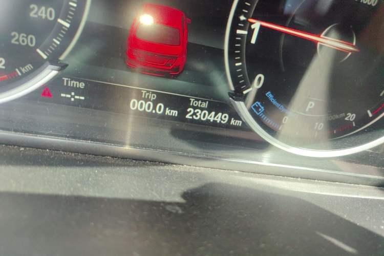 Used BMW 5 Series 2014 520Li Elegant Model Odometer Close Up