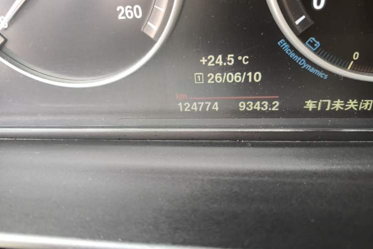 Used BMW 5 Series 2014 525Li Luxury Design Package Odometer Close Up