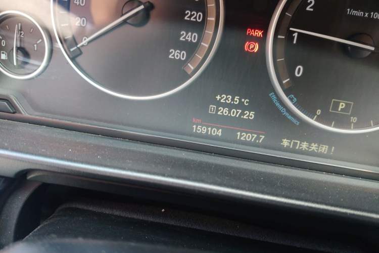 Used BMW 5 Series 2014 525Li Luxury Design Package Odometer Close Up